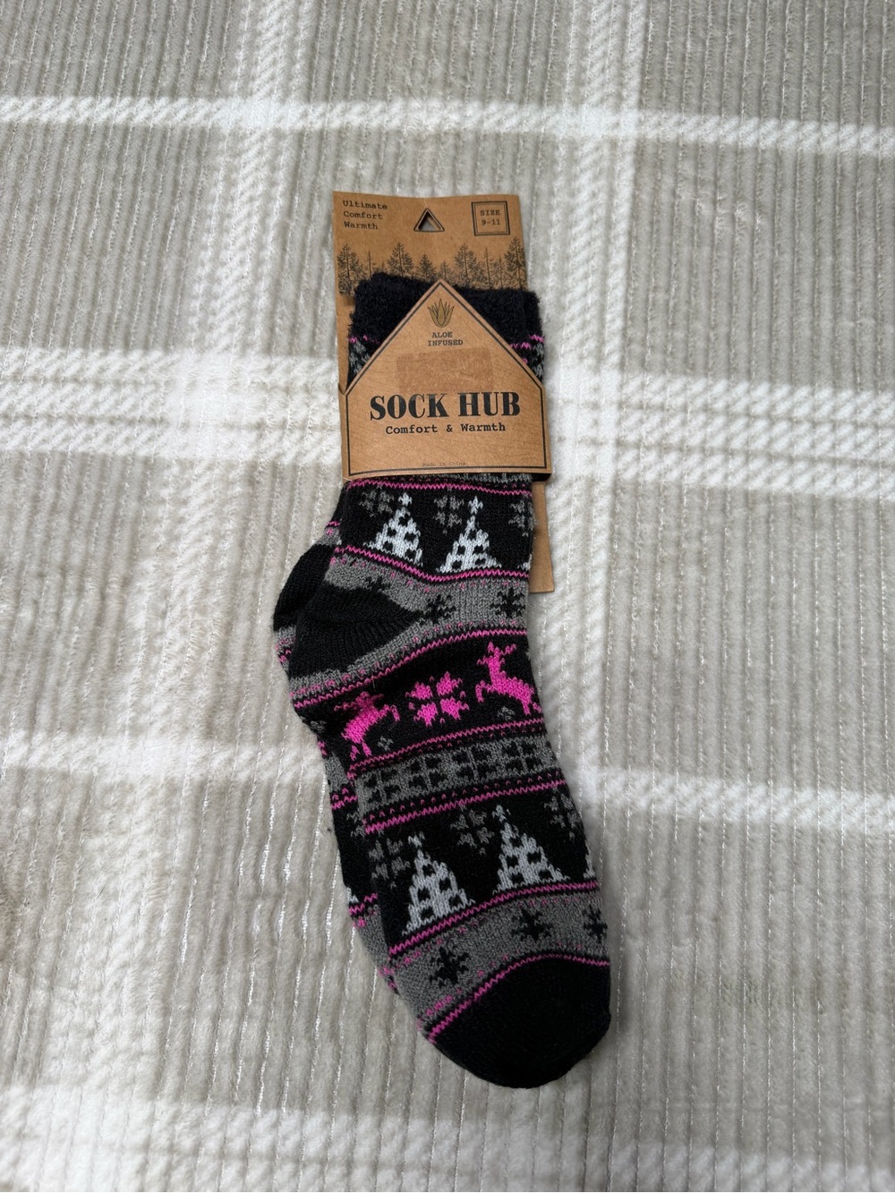 Women’s  Black & Pink Holiday Patterned Crew Socks